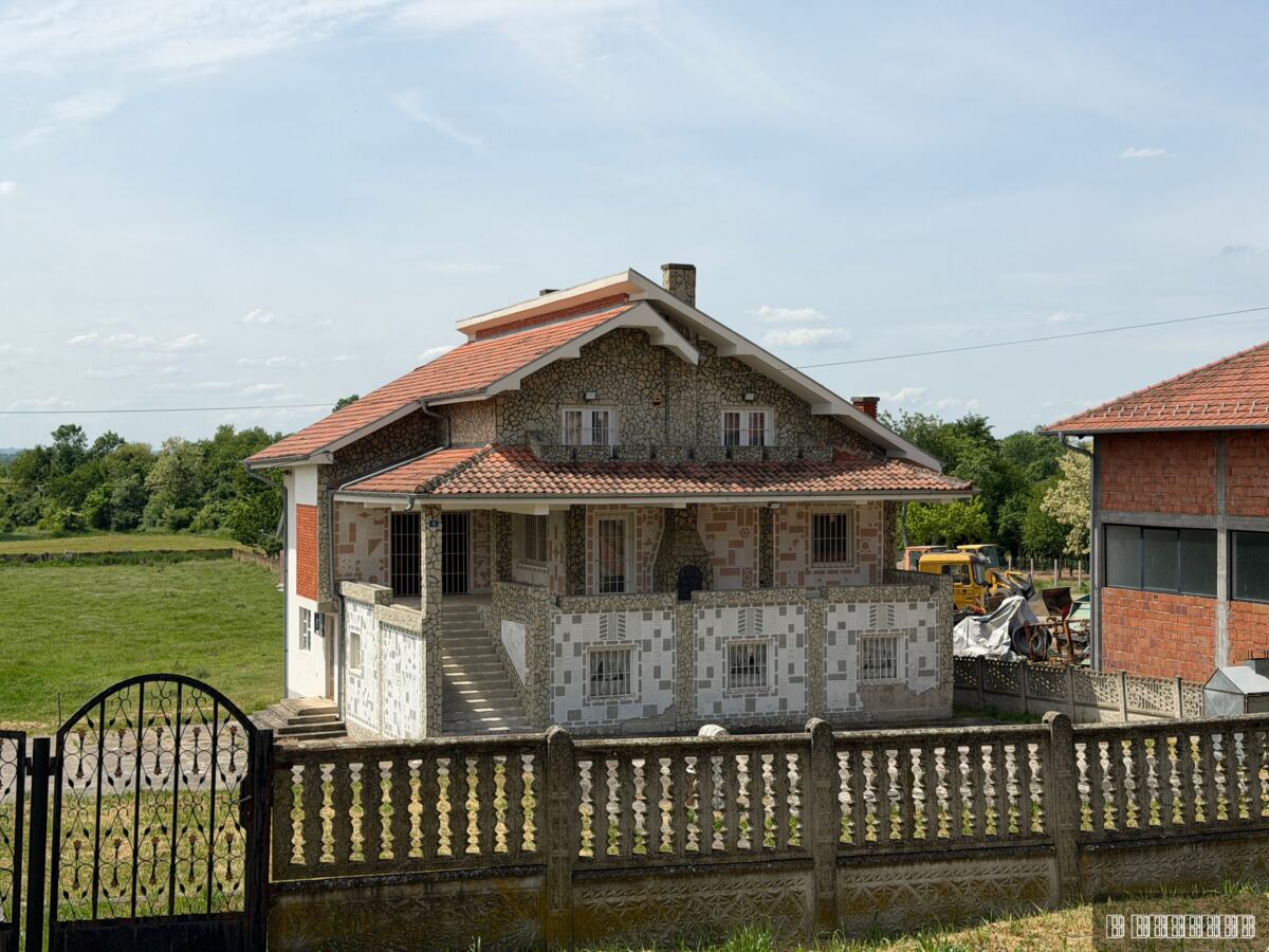 Fasade u zlatu i mermeru, po pet kupatila i 10 spavaćih soba Selo Točka je najbo - 14.05.2026.jpeg