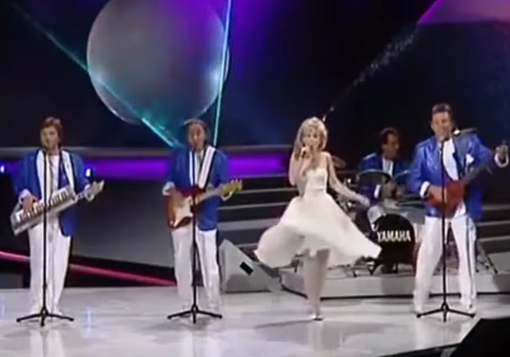 Grupa Novi fosili tokom nastupa na Evroviziji sa pesmom „Ja sam za ples” (4).png