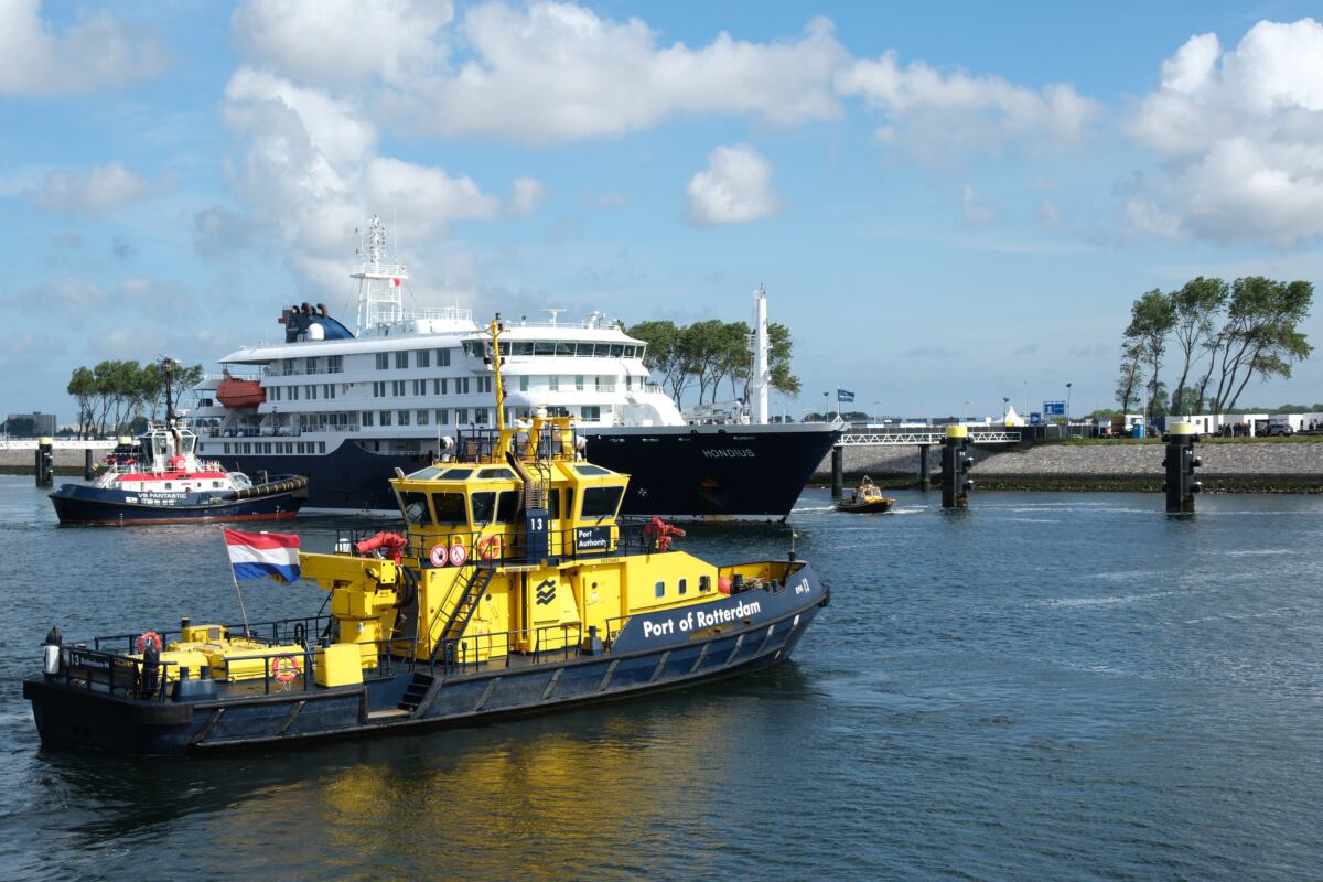 mv hondius02 AP Patrick Post.jpg