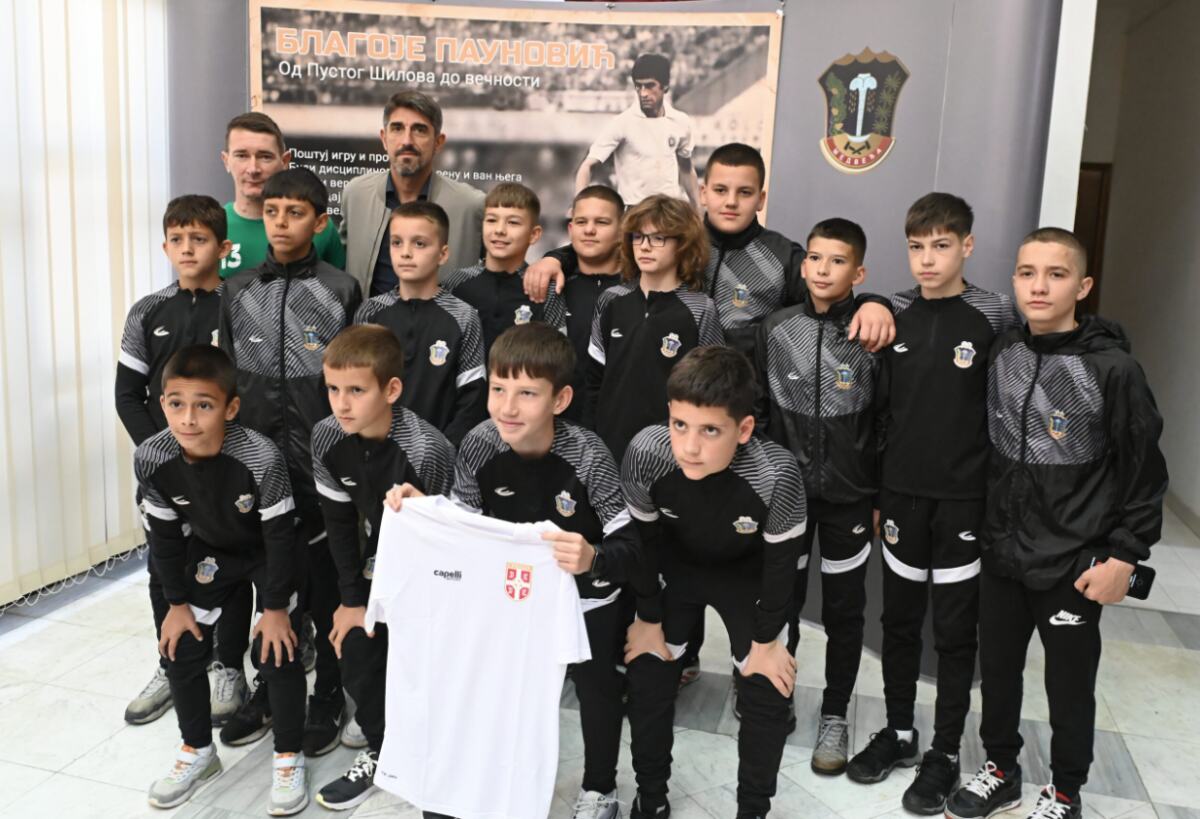 Veljko Paunović u poseti selu Pusto Šilovo