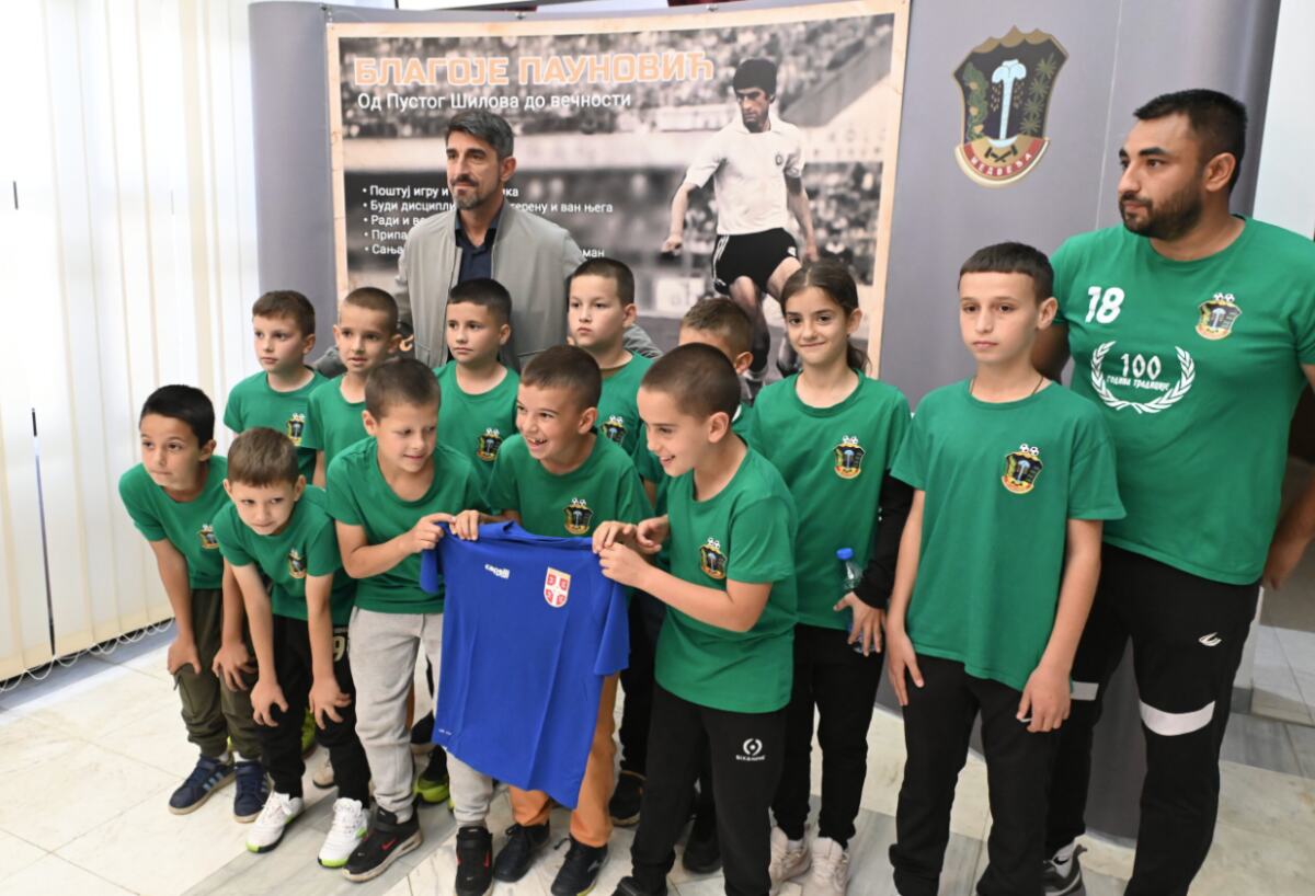 Veljko Paunović u poseti selu Pusto Šilovo