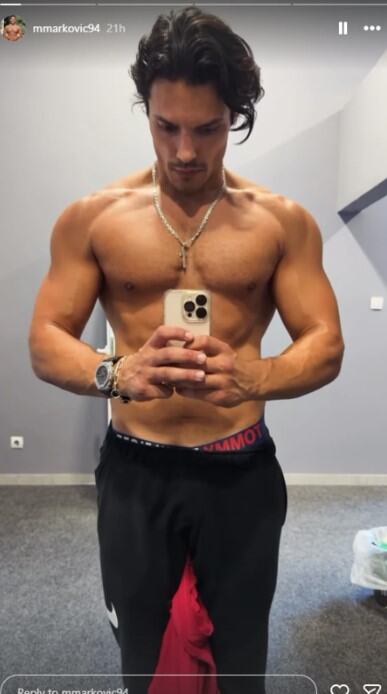 (FOTO) ASMIN GA PROZIVA DA JE BIO SA MUŠKARCIMA, ON SE ODMAH OGLASIO: Marko Marković se skinuo pa pokazao kakva je ZVER