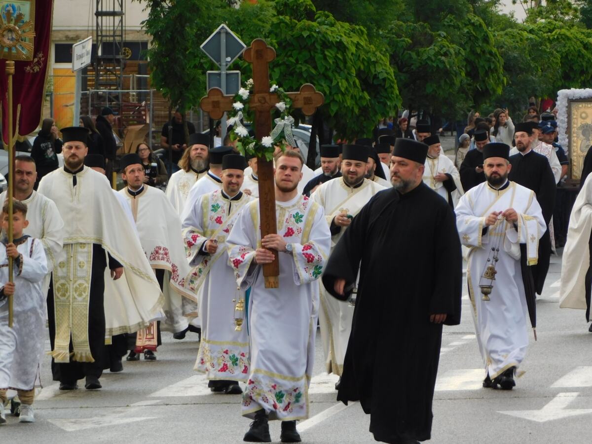 LOZNICA - Krst nosio svetski šampion.JPG