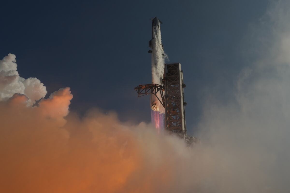 starship02 AP Eric Gay.jpg