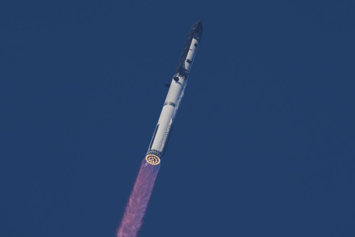 starship03 AP Eric Gay.jpg