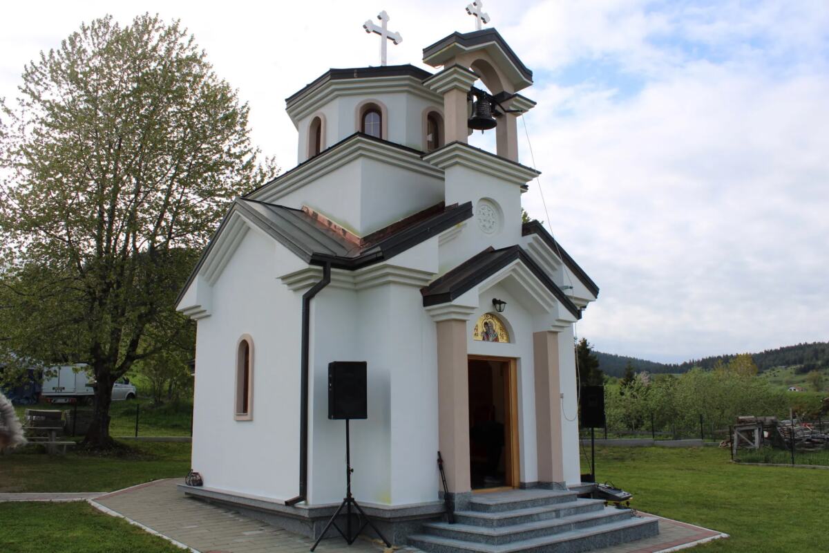 Osveštan novopodignuti pravoslavni hram u selu Obarde kod Pljevalja (1).jpg