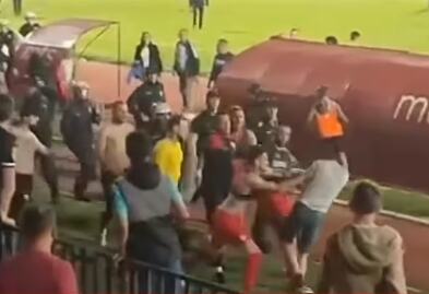 Tuča fudbalera i navijača u Kragujevcu