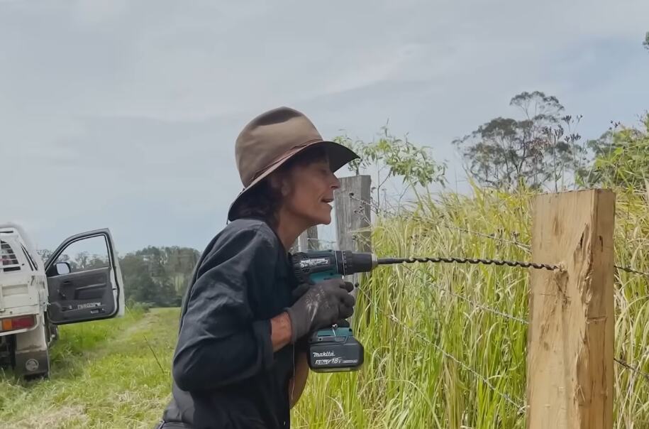 Rejčel Vord, zvezda serije „Ptice umiru pevajući“, danas živi na farmi u Australiji (6).PNG