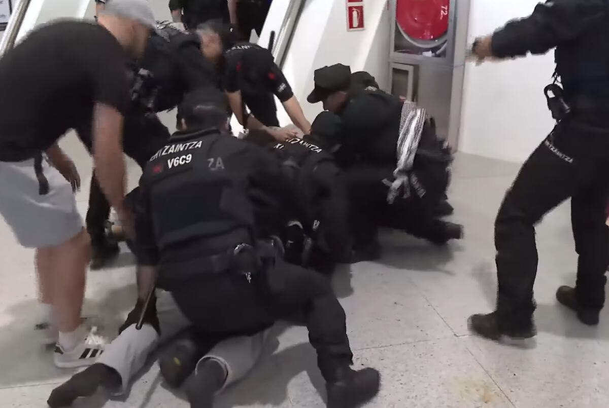 2026-05-25 12_04_42-4 DETENIDOS de la GLOBAL SUMUD FLOTILLA a su llegada al AEROPUERTO DE BILBAO - Y.png