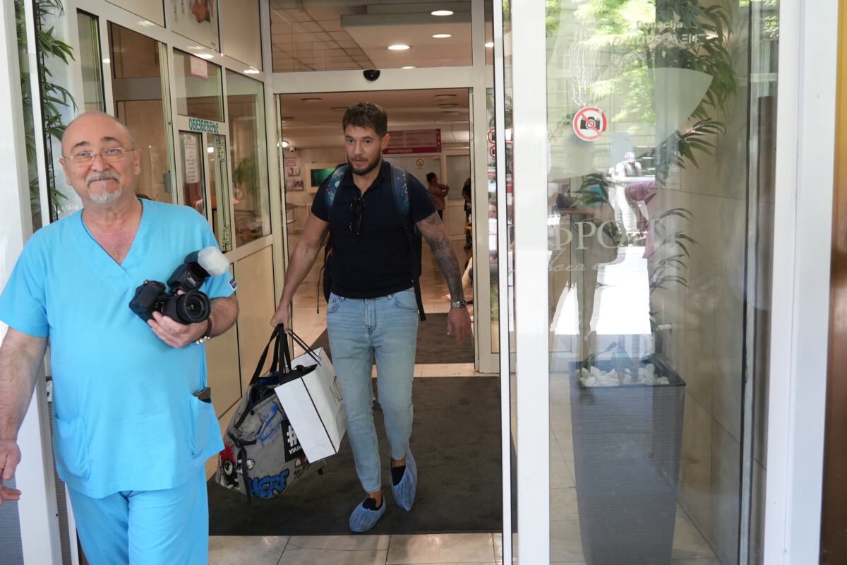 Joca Stefanović došao po ženu i sina u porodilište