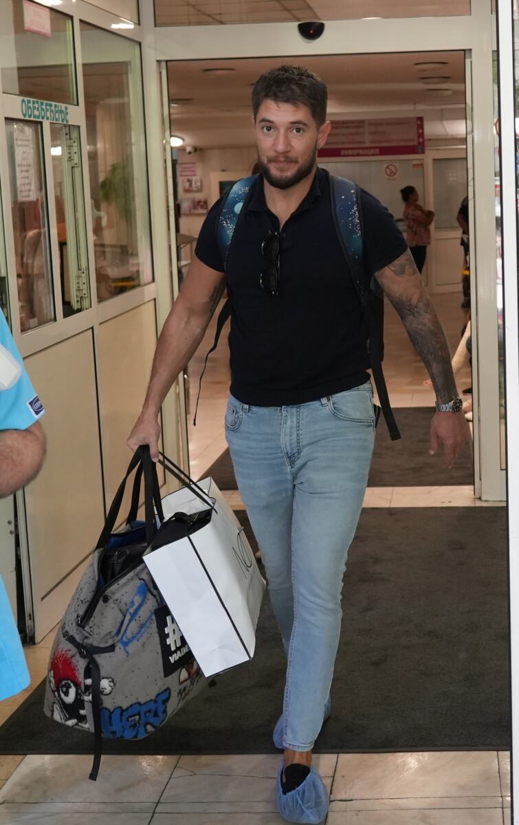 Joca Stefanović došao po ženu i sina u porodilište