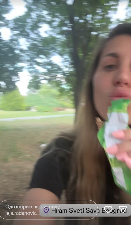Jelena Radanović čeka u redu da se pokloni pojasu Presvete Bogorodice