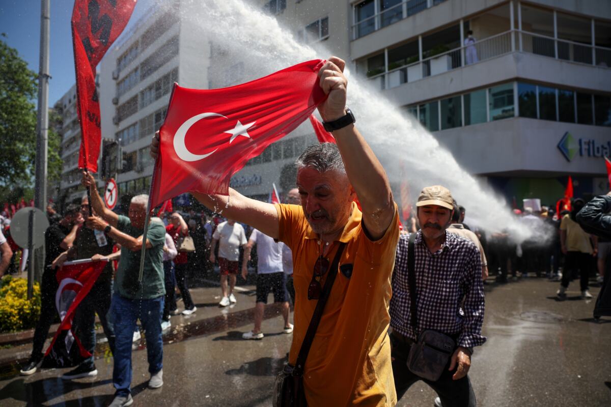 x03 AP Erdem Sahin.jpg