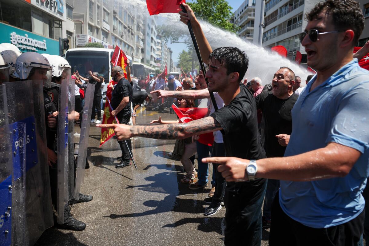x05 AP Erdem Sahin.jpg