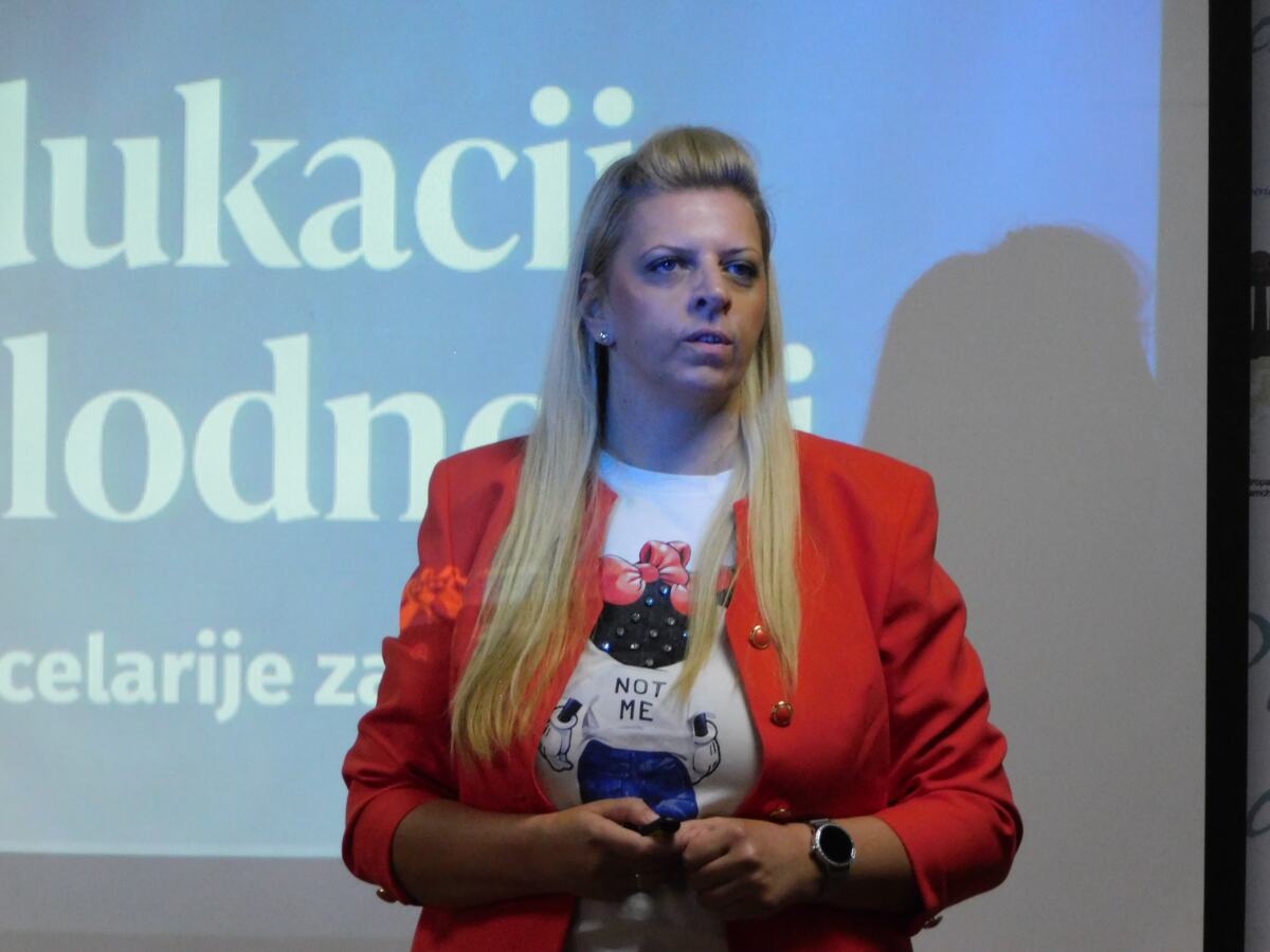 LOZNICA - Predavač.JPG