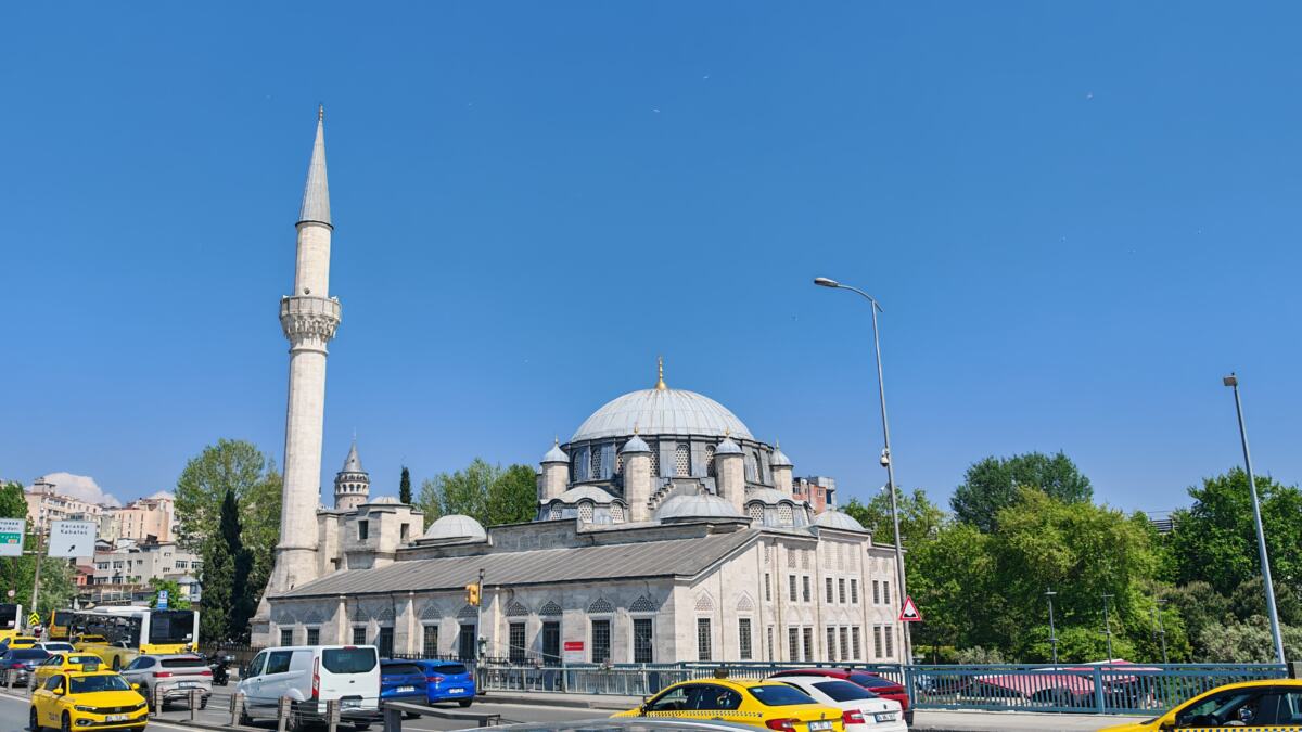 Džamija Mehmeda-paše Sokolovića na obali Zlatnog roga u Istanbulu
