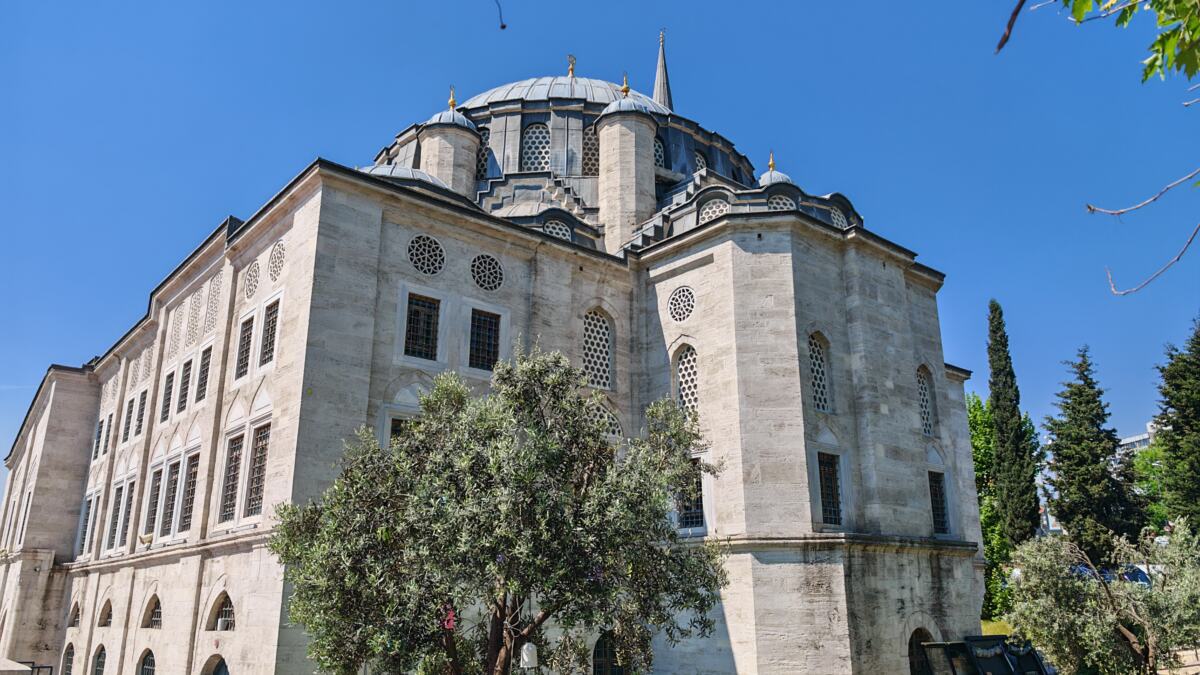 Džamija Mehmeda-paše Sokolovića na obali Zlatnog roga u Istanbulu