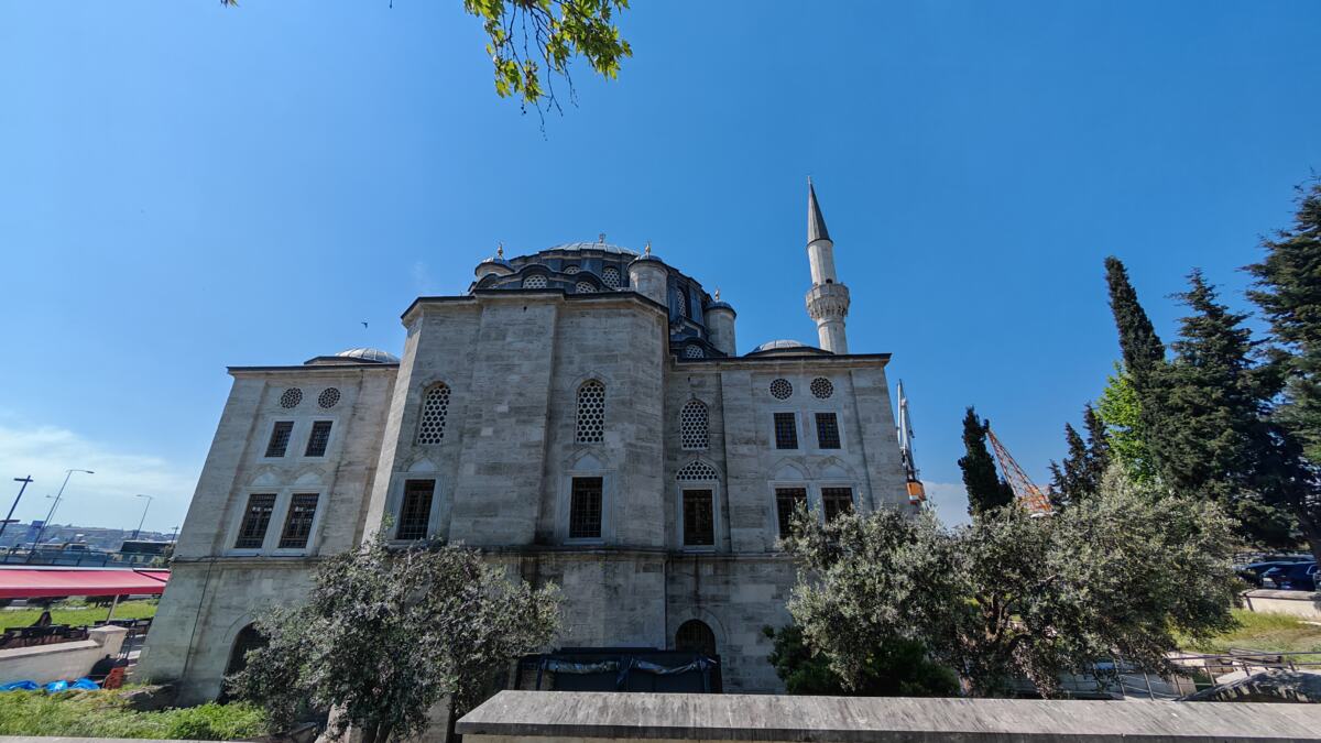 Džamija Mehmeda-paše Sokolovića na obali Zlatnog Roga u Istanbulu