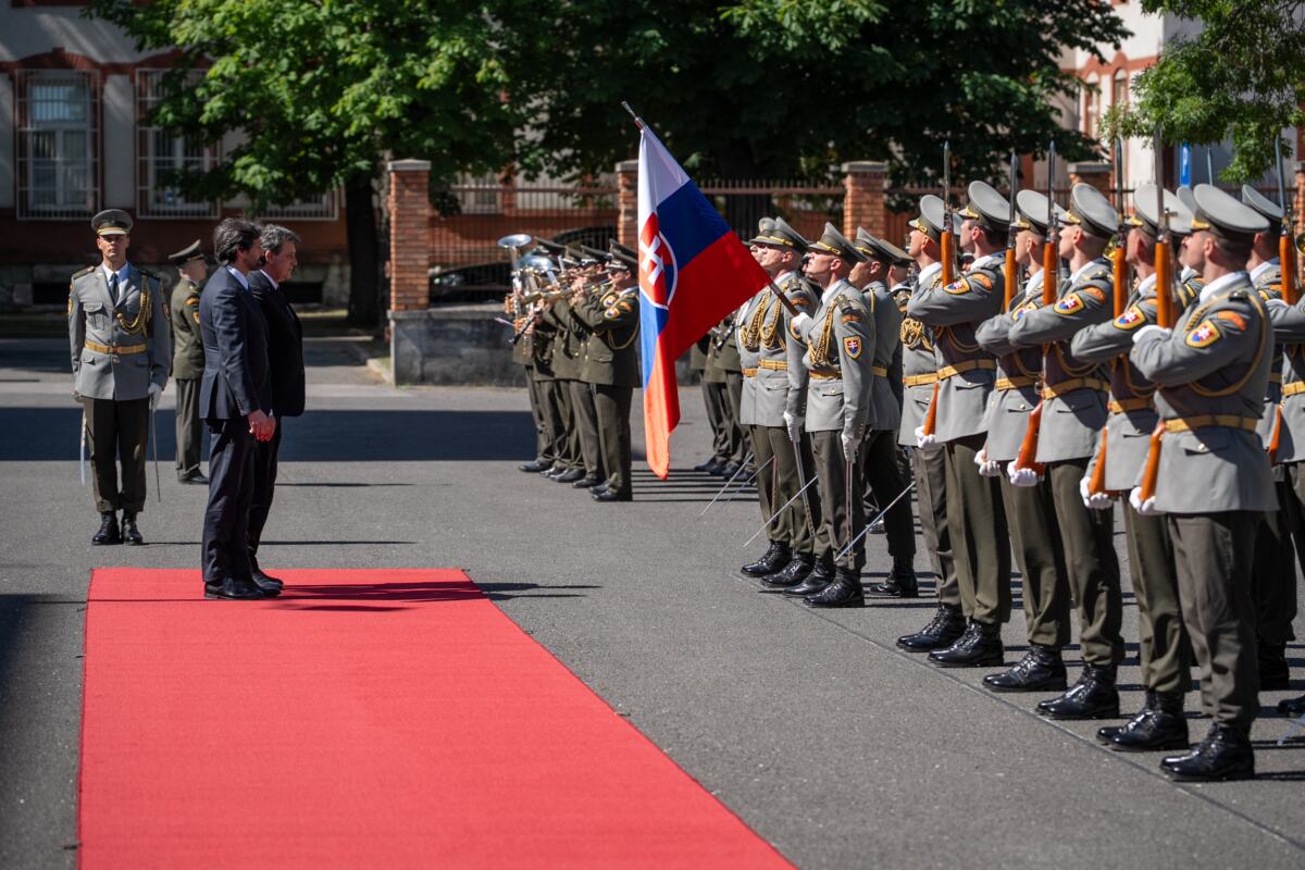 mod_slo_bratislava_mo_kalinak_260529_4_1780049039.jpg