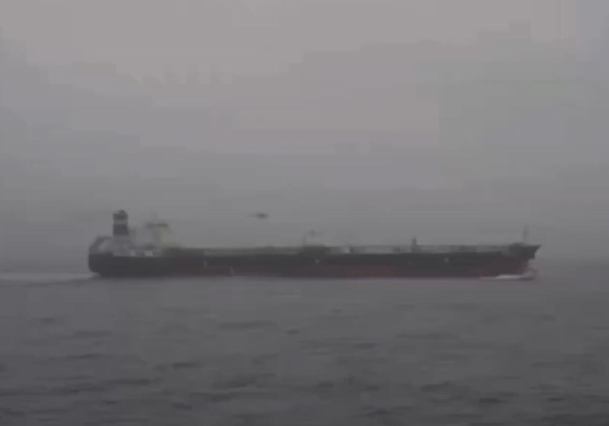 upad francuskih komandosa na ruski tanker (5).png
