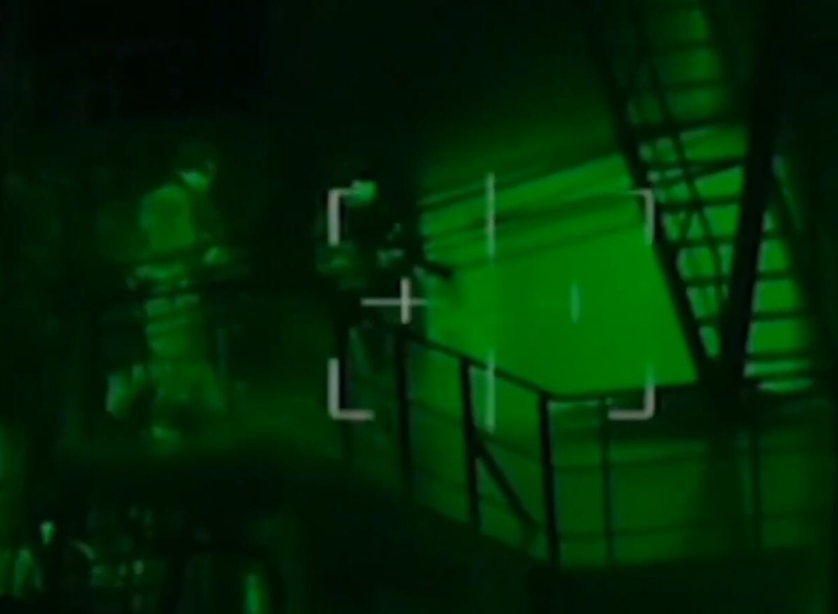 upad francuskih komandosa na ruski tanker (3).png