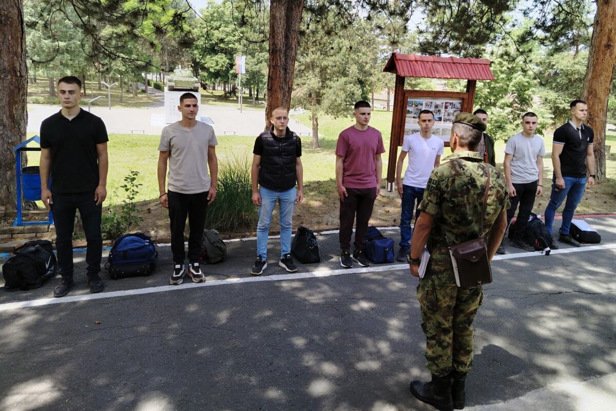 Počelo dobrovoljno služenje vojnog roka: Junska generacija primljena u centre za obuku Vojske Srbije