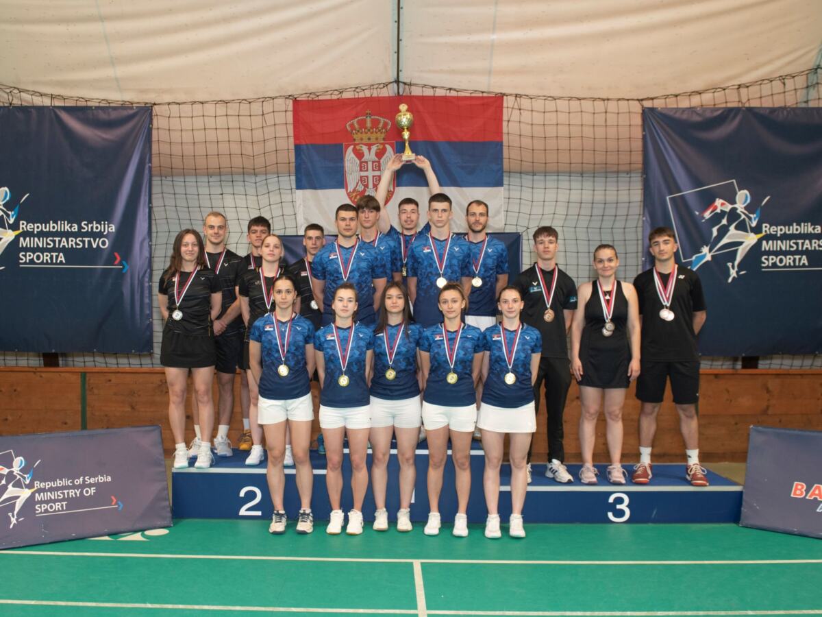 BADMINTON_Ekipni pobednici.JPG