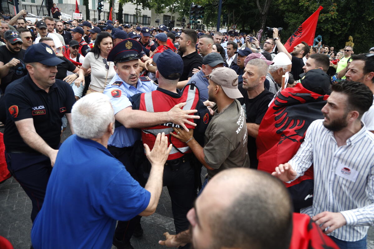 albanija18 EPA Malton Dibra.jpg