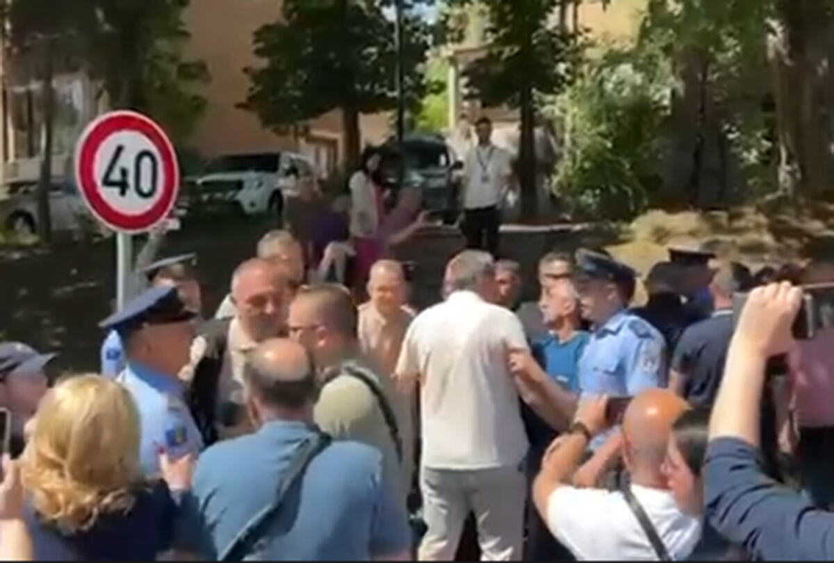 Severna Mitrovica policijsko nasilje Kosovo i Metohija (3).png