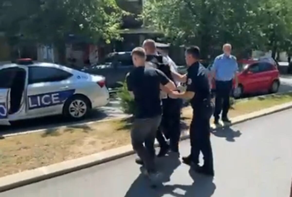 Severna Mitrovica policijsko nasilje Kosovo i Metohija (1).png