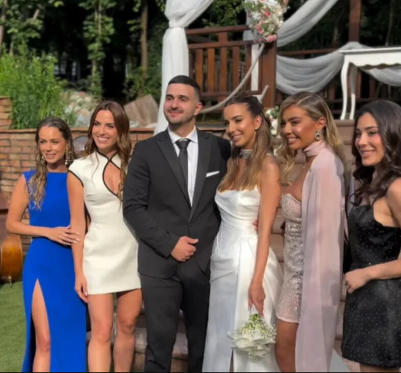 Influenserke na venčanju sestre Tare Ristić.PNG