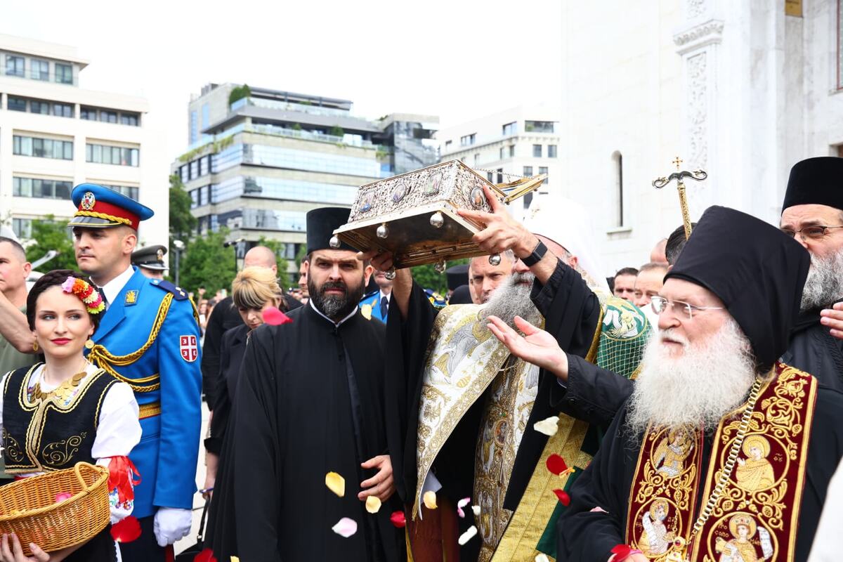 Pojas presvete bogorodice hram svetog save (2).jpeg