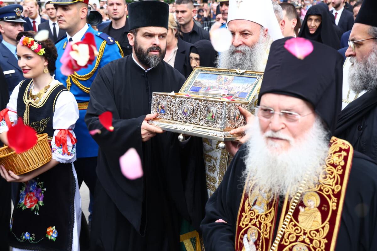 Pojas presvete bogorodice hram svetog save (24).jpeg