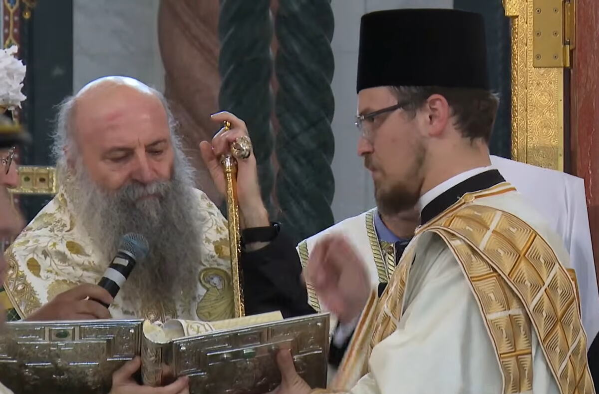 Pojas presvete bogorodice Hram Svetog Save patrijarh Porfirije (6).png