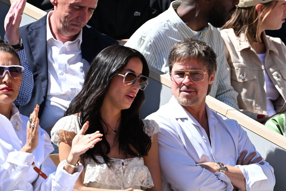 Brad Pitt i Ines de Ramon na Rolan Garosu razmenjuju nežnosti