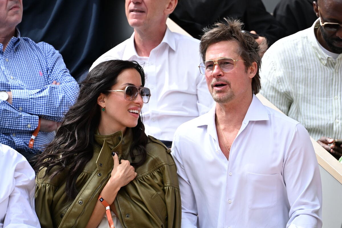 Brad Pitt i Ines de Ramon na Rolan Garosu razmenjuju nežnosti