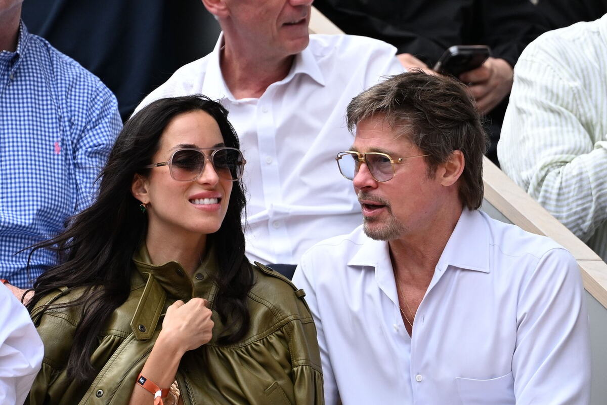 Brad Pitt i Ines de Ramon na Rolan Garosu razmenjuju nežnosti