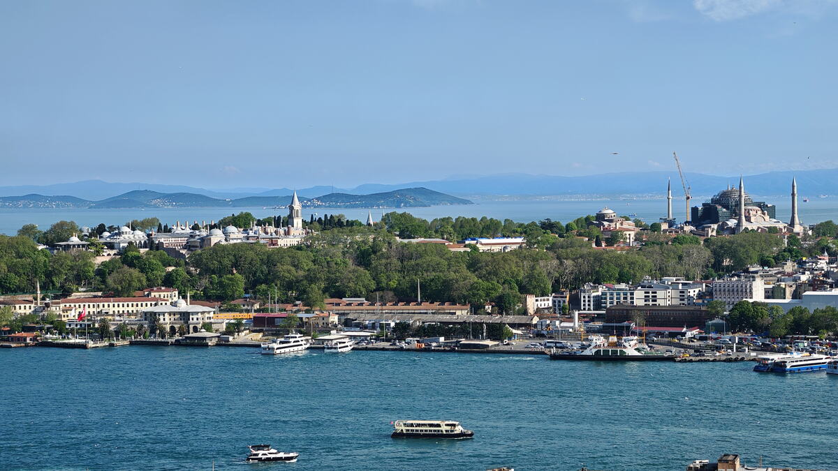 Topkapi palata i Aja Sofija - pogled sa Galata kule