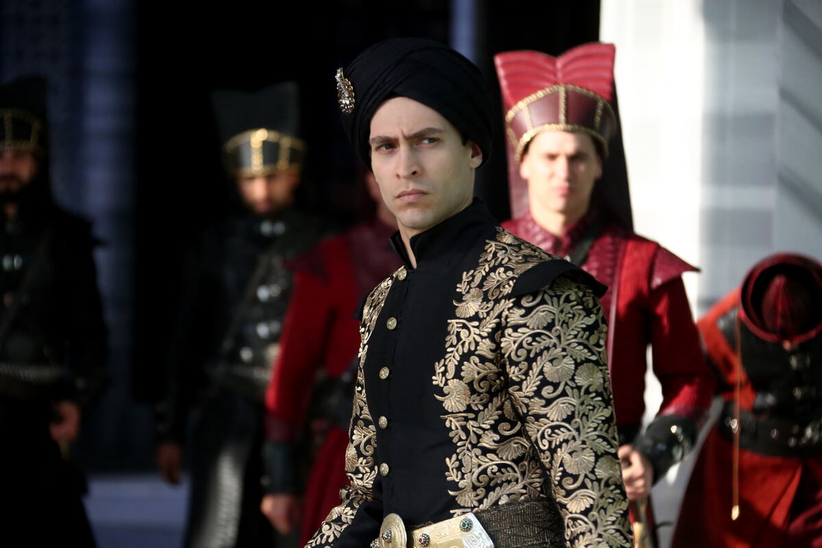 Ekin Koč kao sultan Ahmed I u seriji Sultanija Kosem