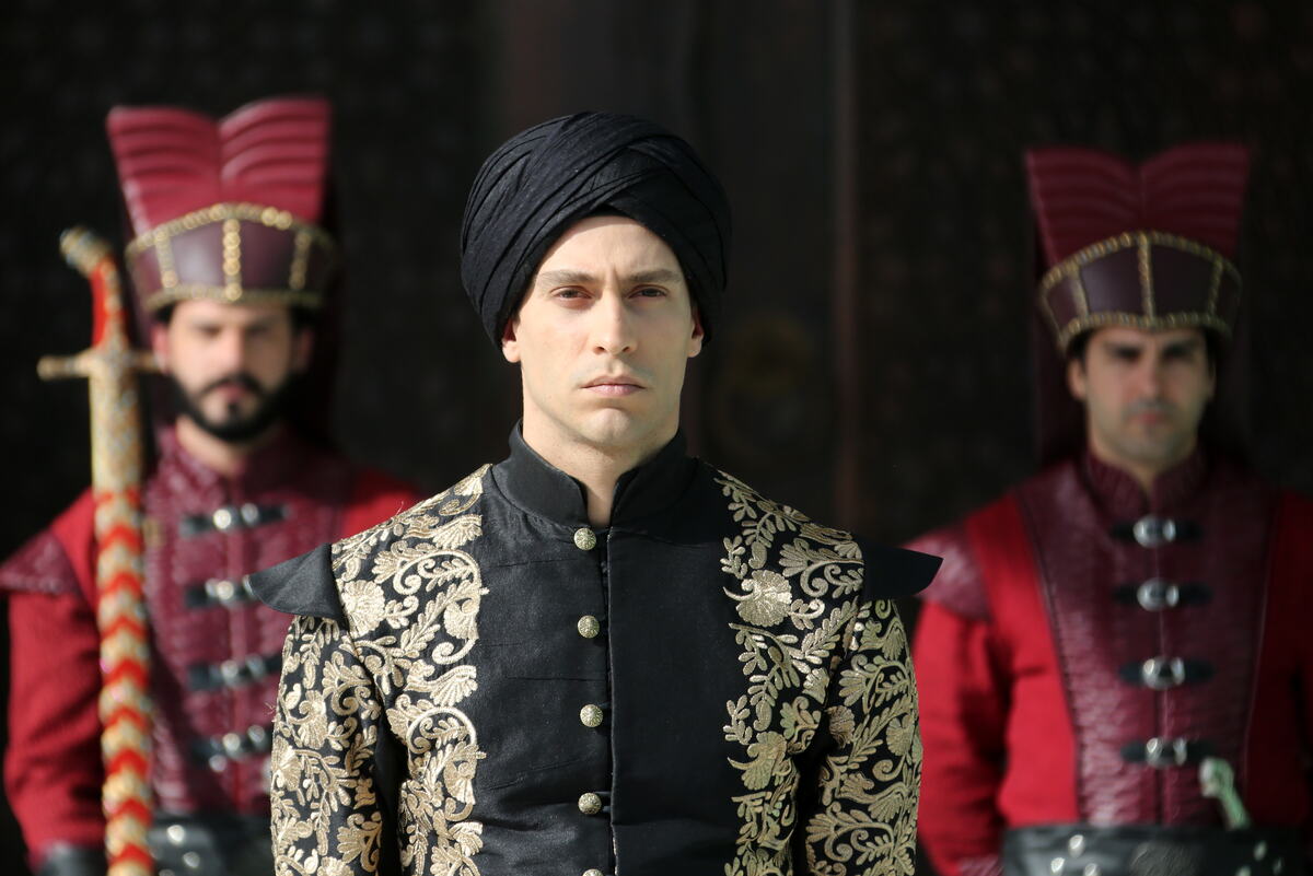 Ekin Koč kao sultan Ahmed I u seriji Sultanija Kosem