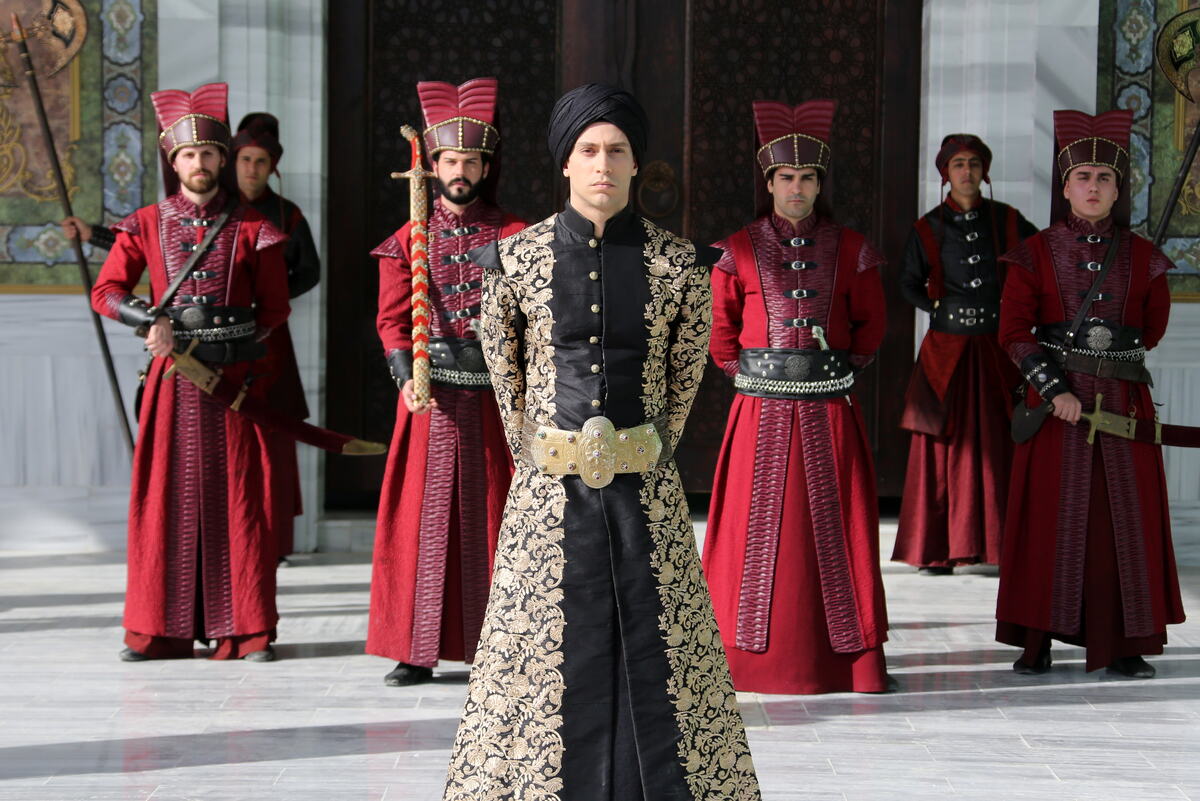 Ekin Koč kao sultan Ahmed I u seriji Sultanija Kosem