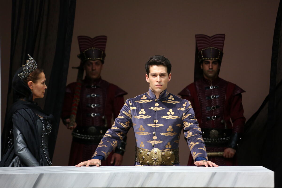 Ekin Koč kao sultan Ahmed I u seriji Sultanija Kosem