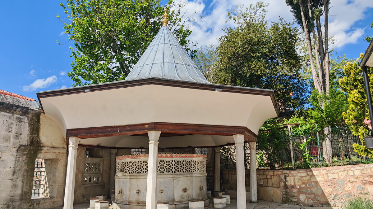 Činili džamija u Istanbulu, zadužbina sultanije Kosem - dvorište