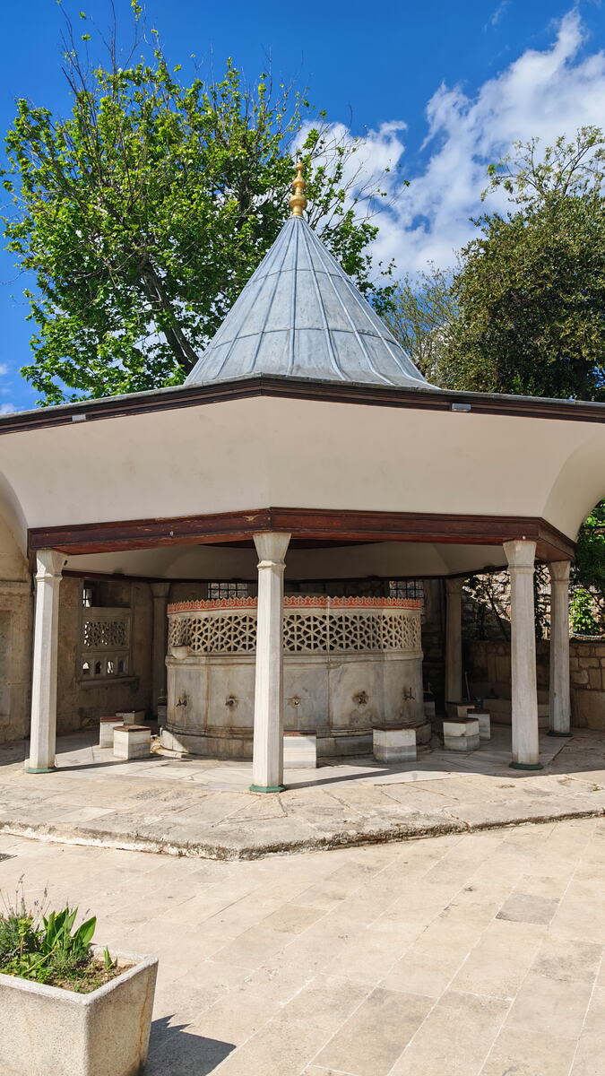 Činili džamija u Istanbulu, zadužbina sultanije Kosem - dvorište