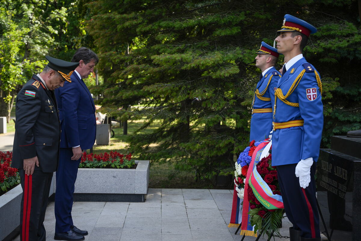 mod_mo_azerbejdzana_tasmajdan_venci_hm107201_26060_1781019516.jpg