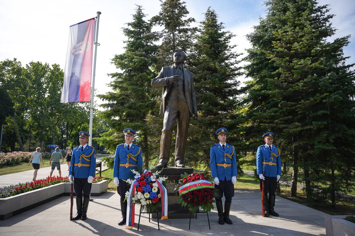 mod_mo_azerbejdzana_tasmajdan_venci_hm107325_26060_1781019519.jpg