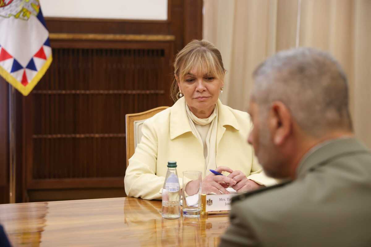 Aleksandar Vučić general  Aleksus Grinkevič komadant NATO (5).jpeg