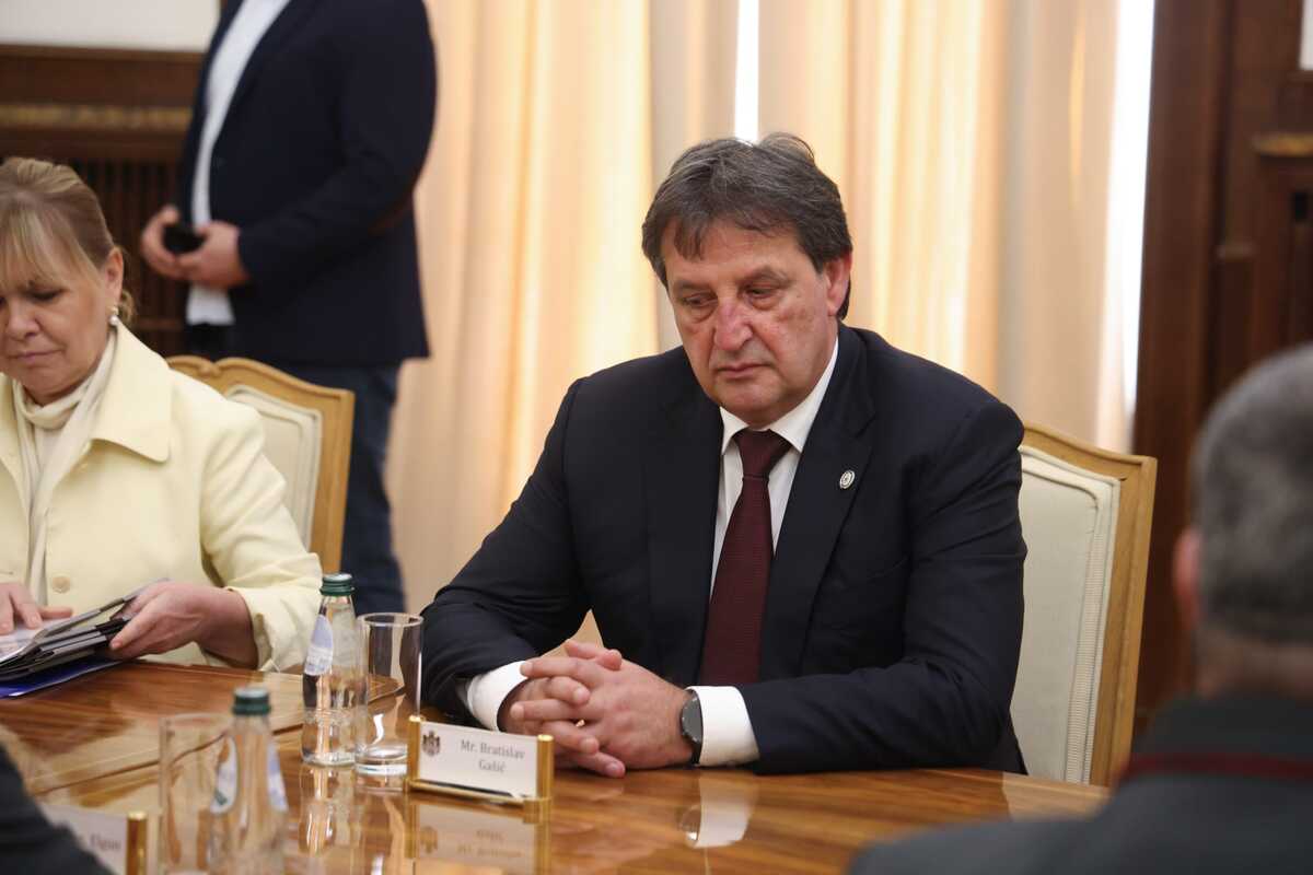 Aleksandar Vučić general  Aleksus Grinkevič komadant NATO (3).jpeg