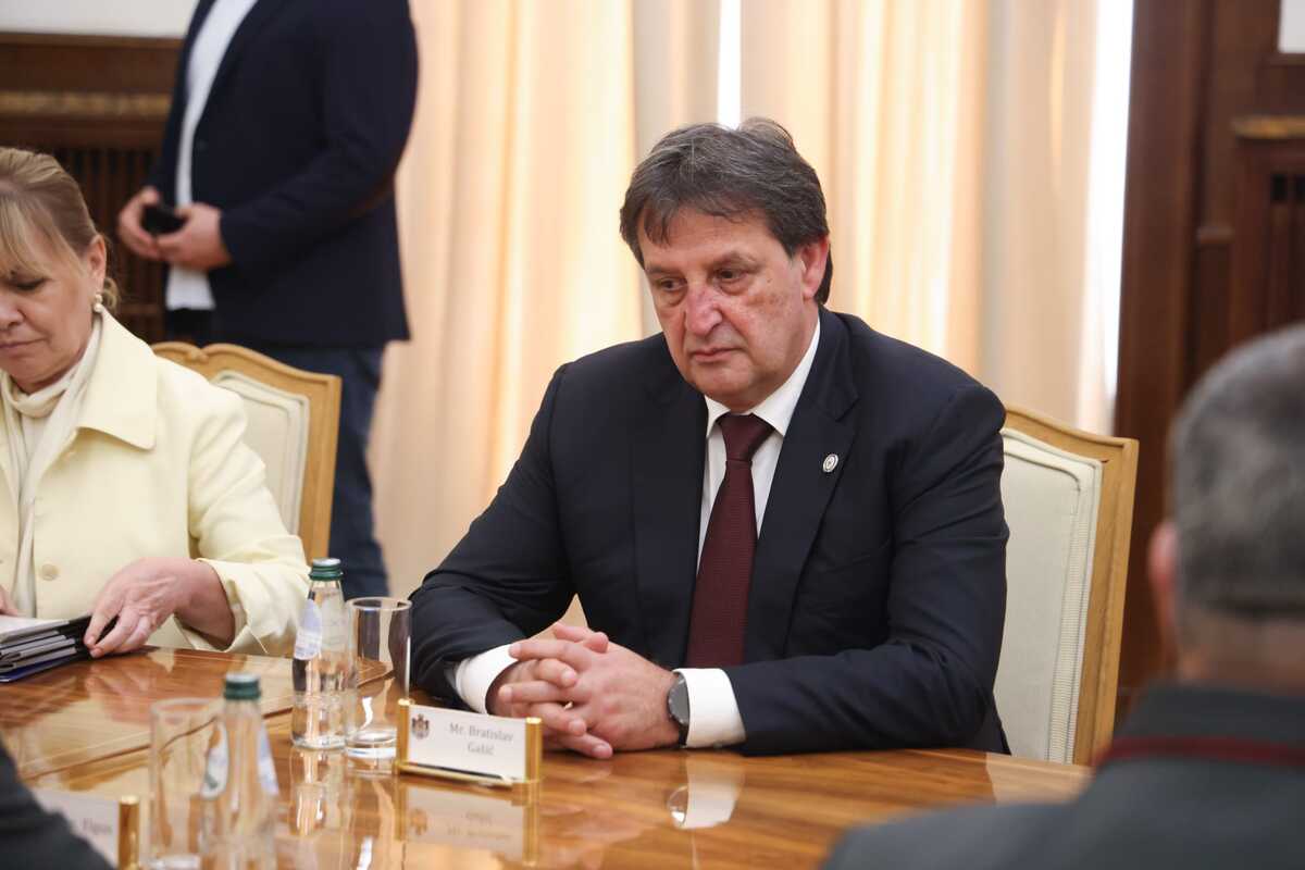 Aleksandar Vučić general  Aleksus Grinkevič komadant NATO (5).jpeg