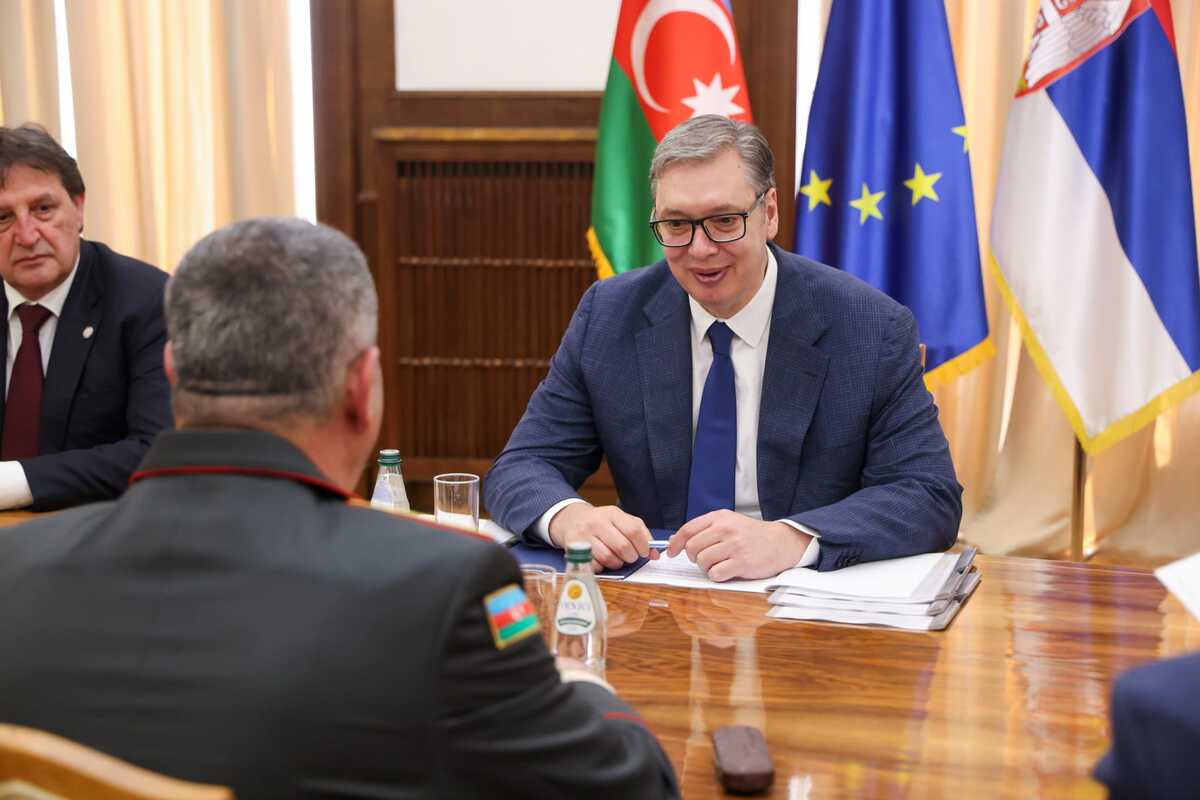 Aleksandar Vučić general  Aleksus Grinkevič komadant NATO (7).jpeg
